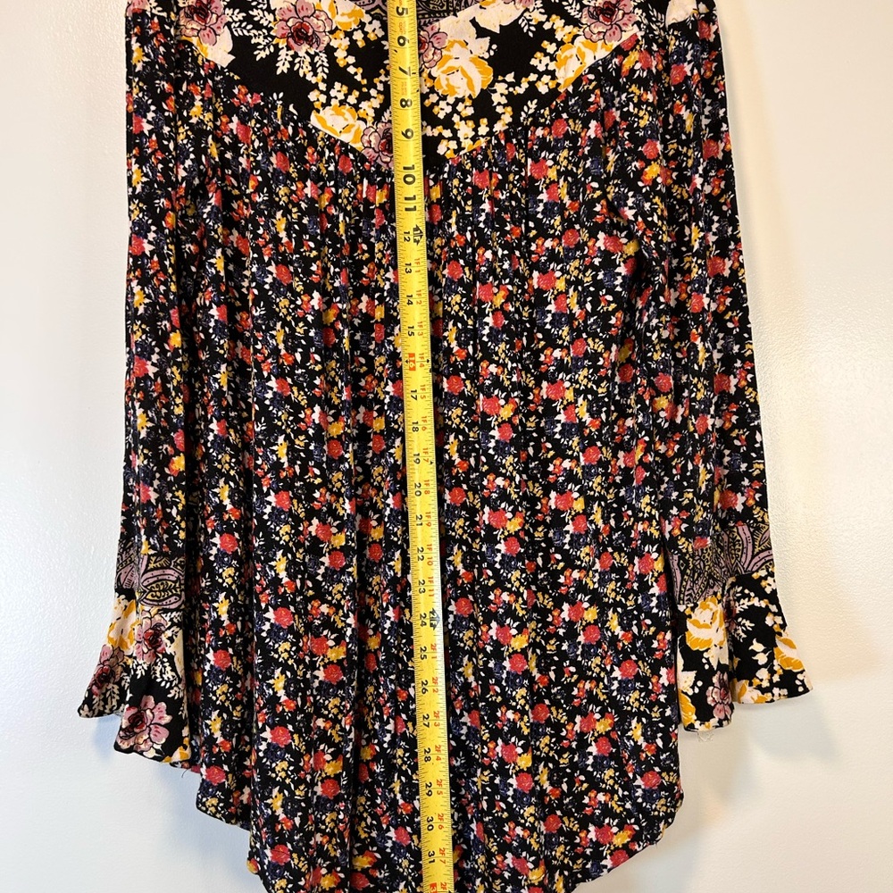 FREE PEOPLE Wildflower Fields Henley Tunic Top V-neck button Women’s Size Medium - Picture 5 of 13